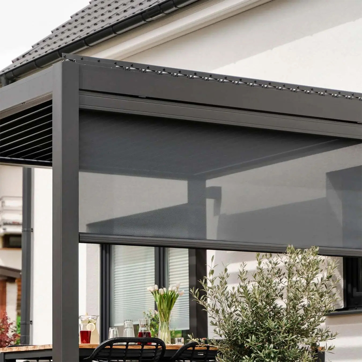 Smart Blackout Outdoor Windpro - đánh giá và giá Outdoor Power Roller Shades