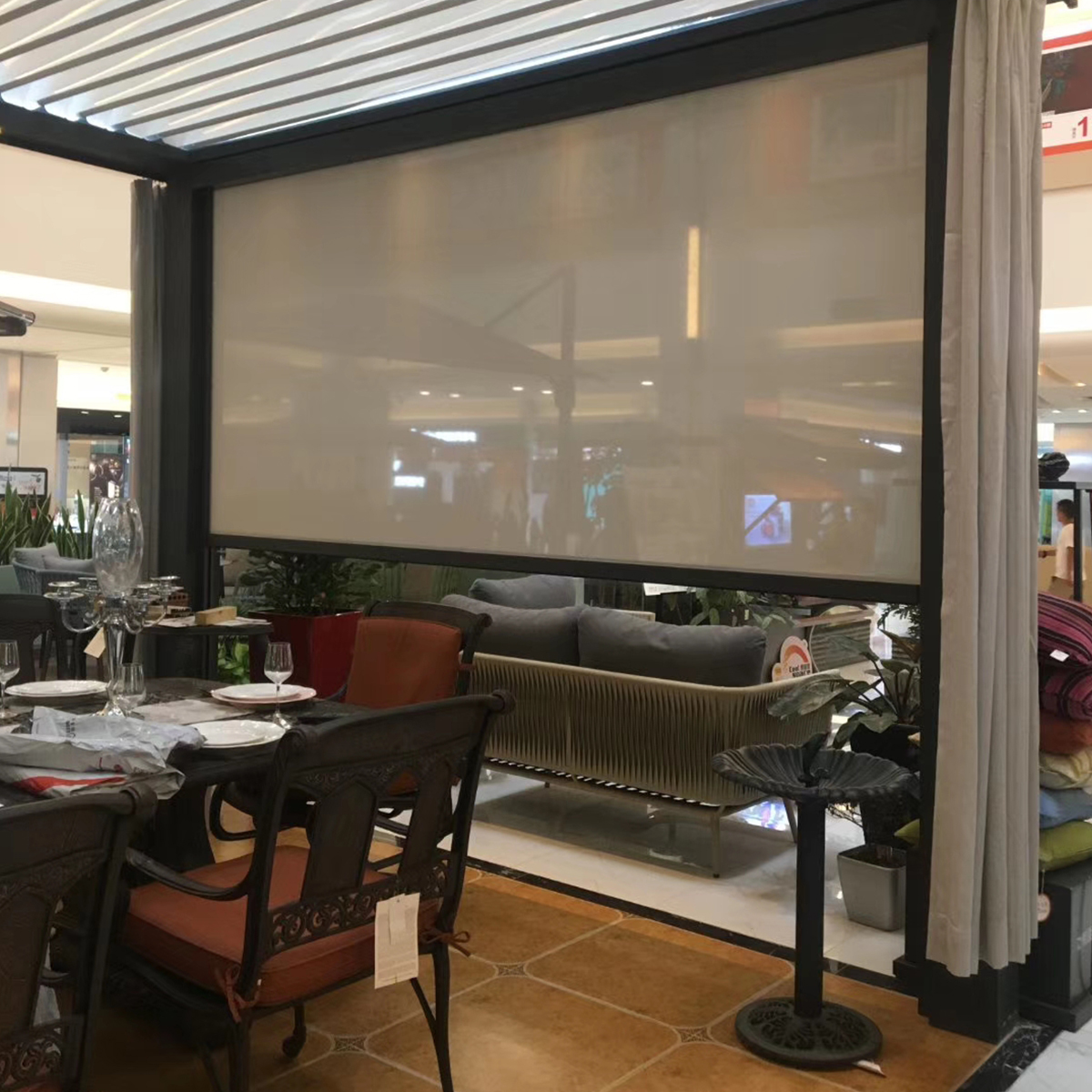 Built-In Waterproof Windproof  - đánh giá và giá Outdoor Power Roller Shades